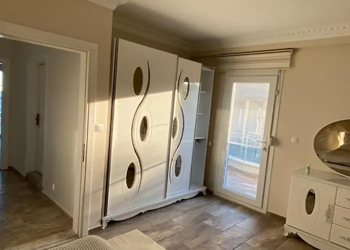 Vilă Villaasur Inst-mariyatourdidim